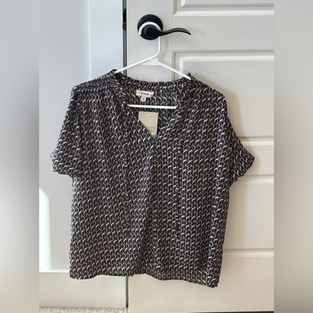 EE:SOME Size Small Top - Picture 1 of 4